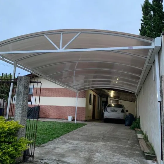 Cobertura de Policarbonato Alveolar em Valinhos SP — Instalação em fachada comercial