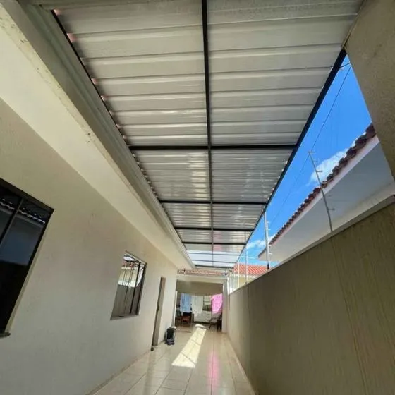 Cobertura de Telha Sanduíche em Valinhos SP — Instalação em garagem residencial