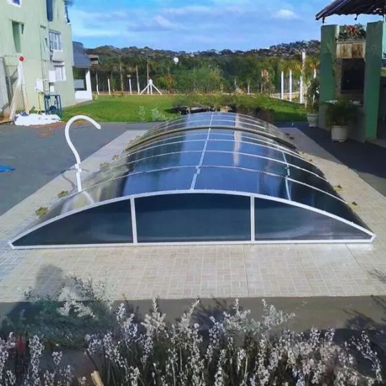 Cobertura Retrátil para Piscina em Valinhos SP — Instalação em estacionamento