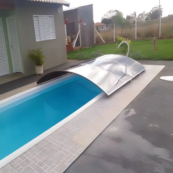 Cobertura Retrátil para Piscina em Valinhos SP — Cobertura com estrutura metálica reforçada