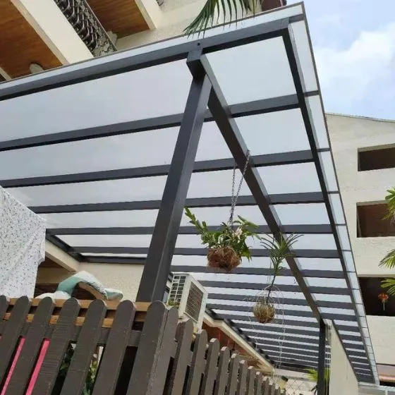 Pergolado Fixo de Ferro em Valinhos SP — Instalação em garagem residencial