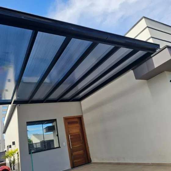 Pergolado Fixo de Ferro em Valinhos SP — Cobertura em quintal residencial coberto