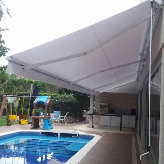 Toldo Articulado em Valinhos SP — Cobertura em quintal residencial coberto