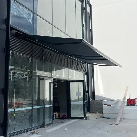 Toldo Articulado em Valinhos SP — Instalação em estacionamento