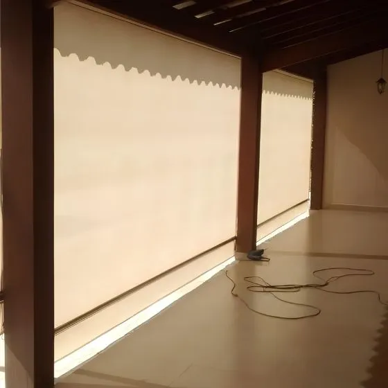 Toldo Cortina de Tela Screen em Valinhos SP — Instalação em área gourmet com churrasqueira