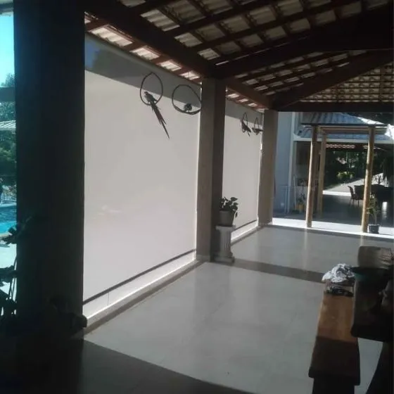 Toldo Cortina de Tela Screen em Valinhos SP — Cobertura em passagem coberta entre ambientes