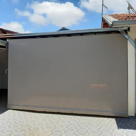 Toldo Cortina de Tela Screen em Valinhos SP — Cobertura com calha lateral para escoamento