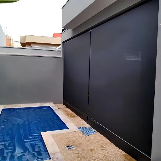 Toldo Cortina de Tela Screen em Valinhos SP — Instalação em fachada comercial