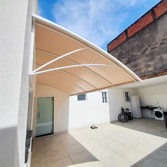 Toldo Fixo de Lona PVC em Valinhos SP — Cobertura em quintal residencial coberto