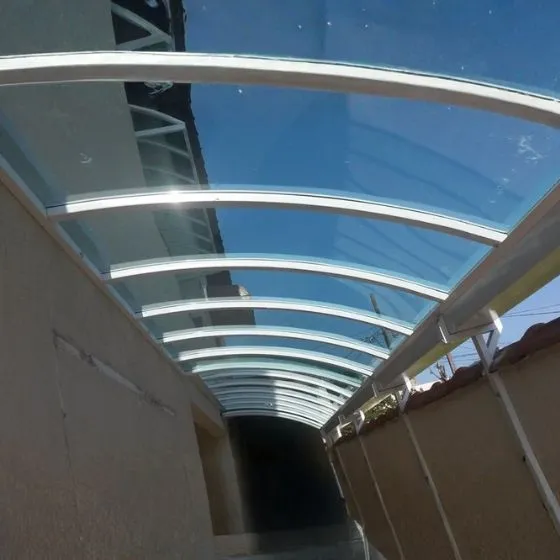 Toldo Fixo Policarbonato Compacto em Valinhos SP — Instalação em estacionamento