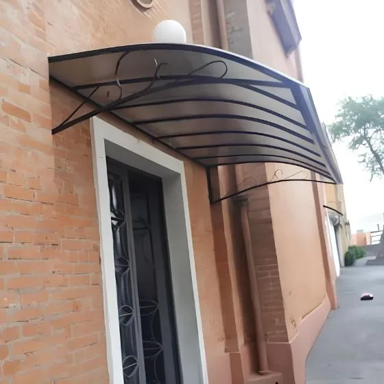 Toldo Policarbonato Alveolar em Valinhos SP — Instalação em fachada comercial